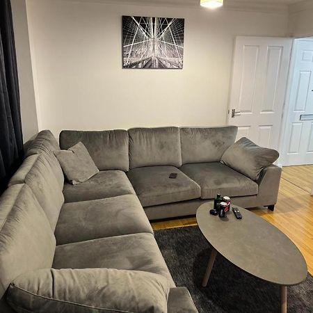 Luxury Apartments Dagenham Esterno foto