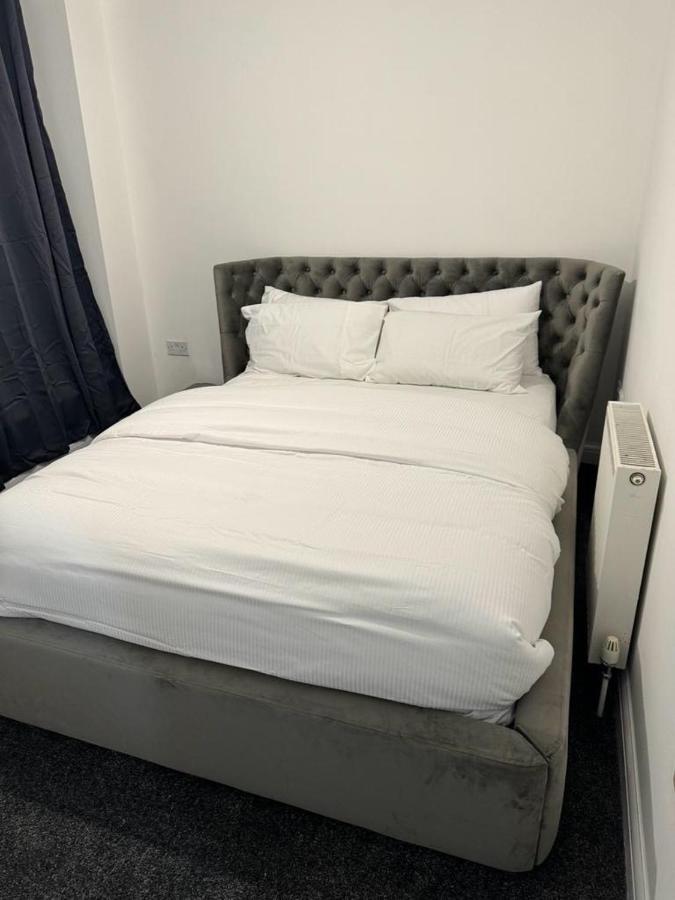 Luxury Apartments Dagenham Esterno foto