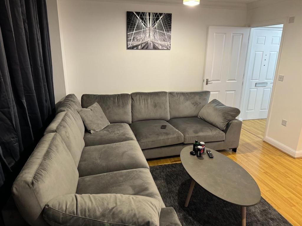 Luxury Apartments Dagenham Esterno foto
