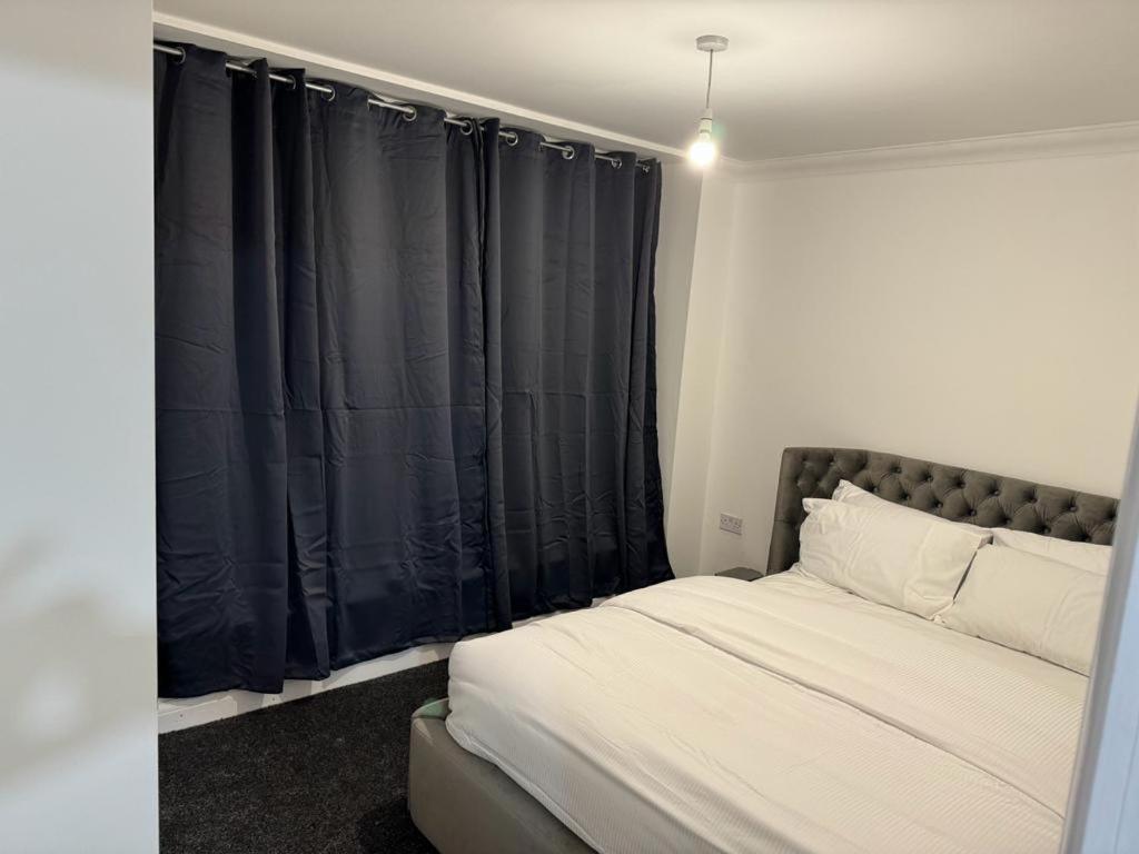 Luxury Apartments Dagenham Esterno foto