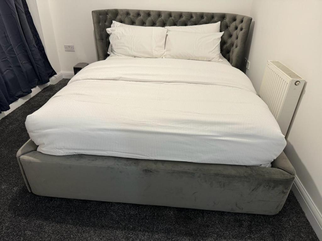 Luxury Apartments Dagenham Esterno foto
