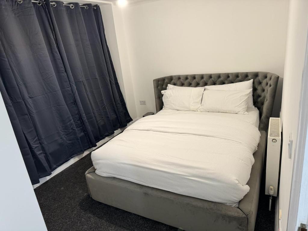 Luxury Apartments Dagenham Esterno foto
