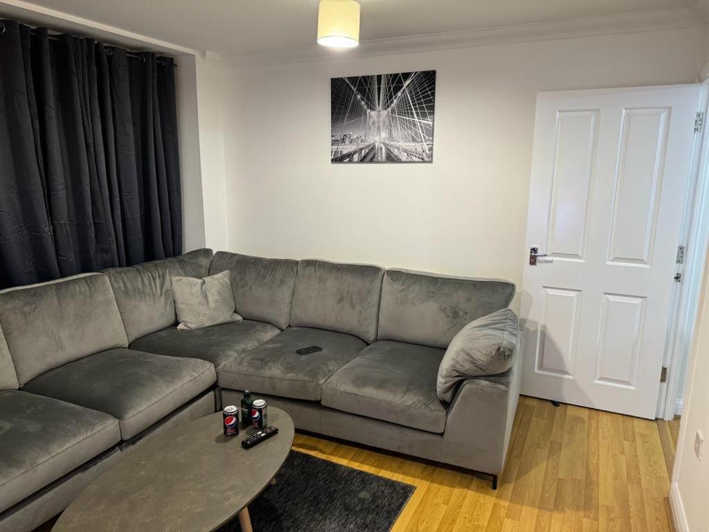 Luxury Apartments Dagenham Esterno foto