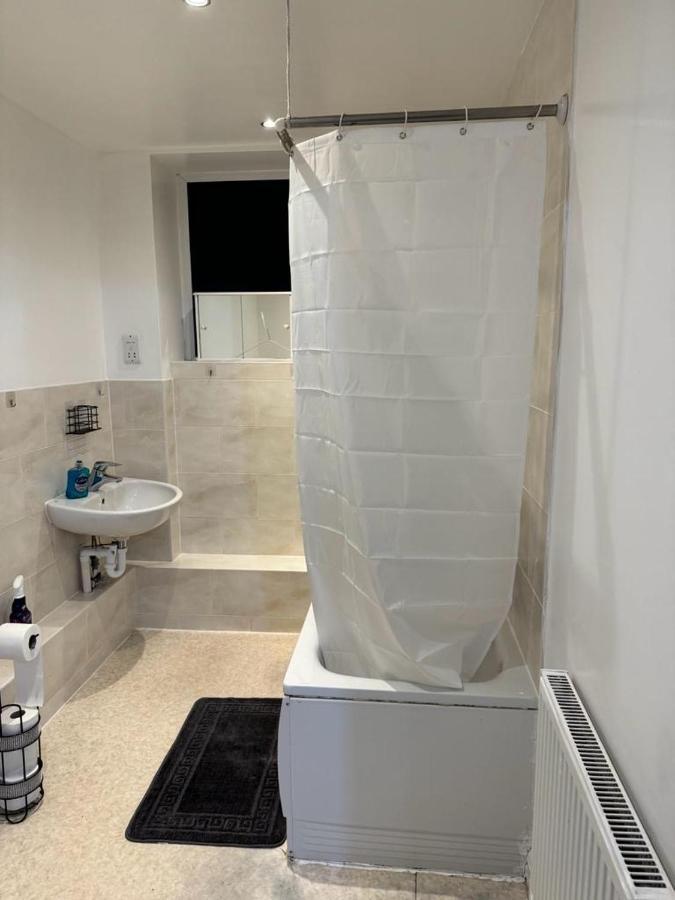 Luxury Apartments Dagenham Esterno foto